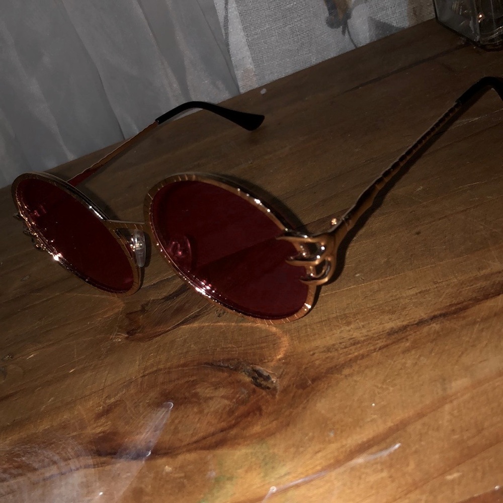 Red and gold circular sunglasses - Picture 2 of 3